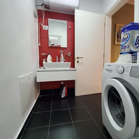 Lindita アパート ティラナ