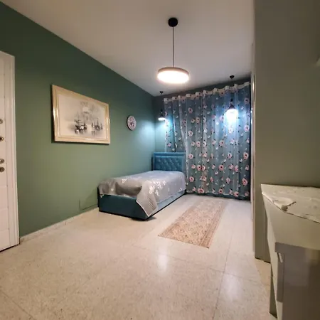 アパート Lindita