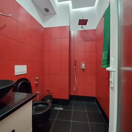 Lindita アパート ティラナ